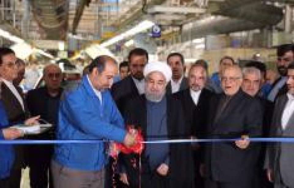 دکتر روحانی خط تولید انبوه خودروهای دناپِلاس و پژو2008 را افتتاح کرد