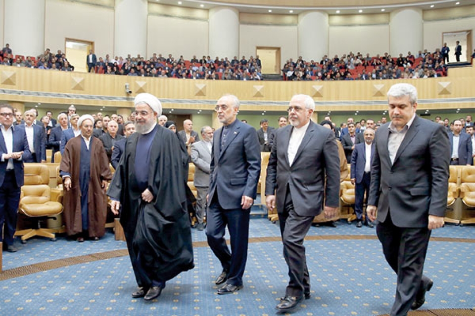 دکتر روحانی در یازدهمین سالروز ملی فناوری هسته‌ای:  ملت باید در انتخابات قدرت خود را به رخ جهانیان بکشد